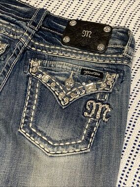 Miss Me JE5439P2 Cuff Capri Bedazzled Gems Low Rise Size 26